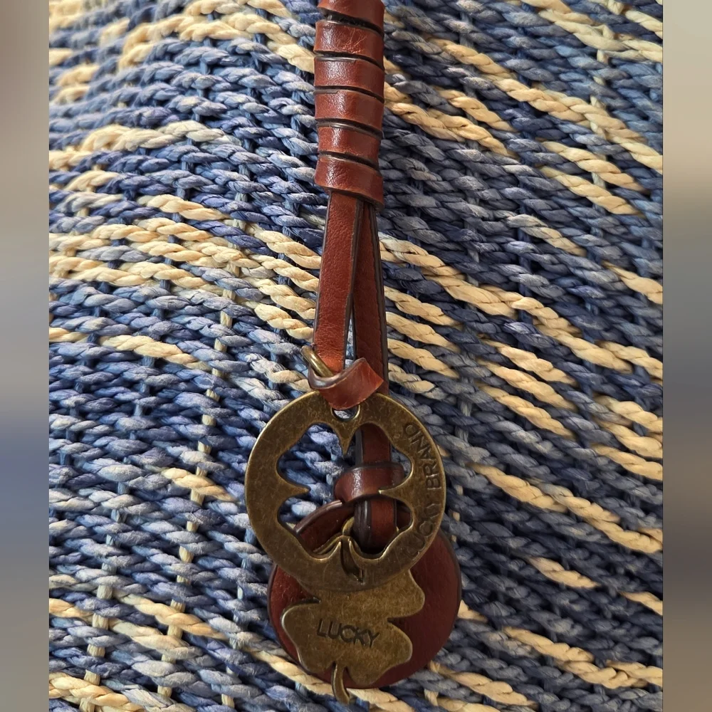 Lucky Brand Woven Straw Shoulder Bag with charm Magnetic closure Tote - Picture 2 of 9